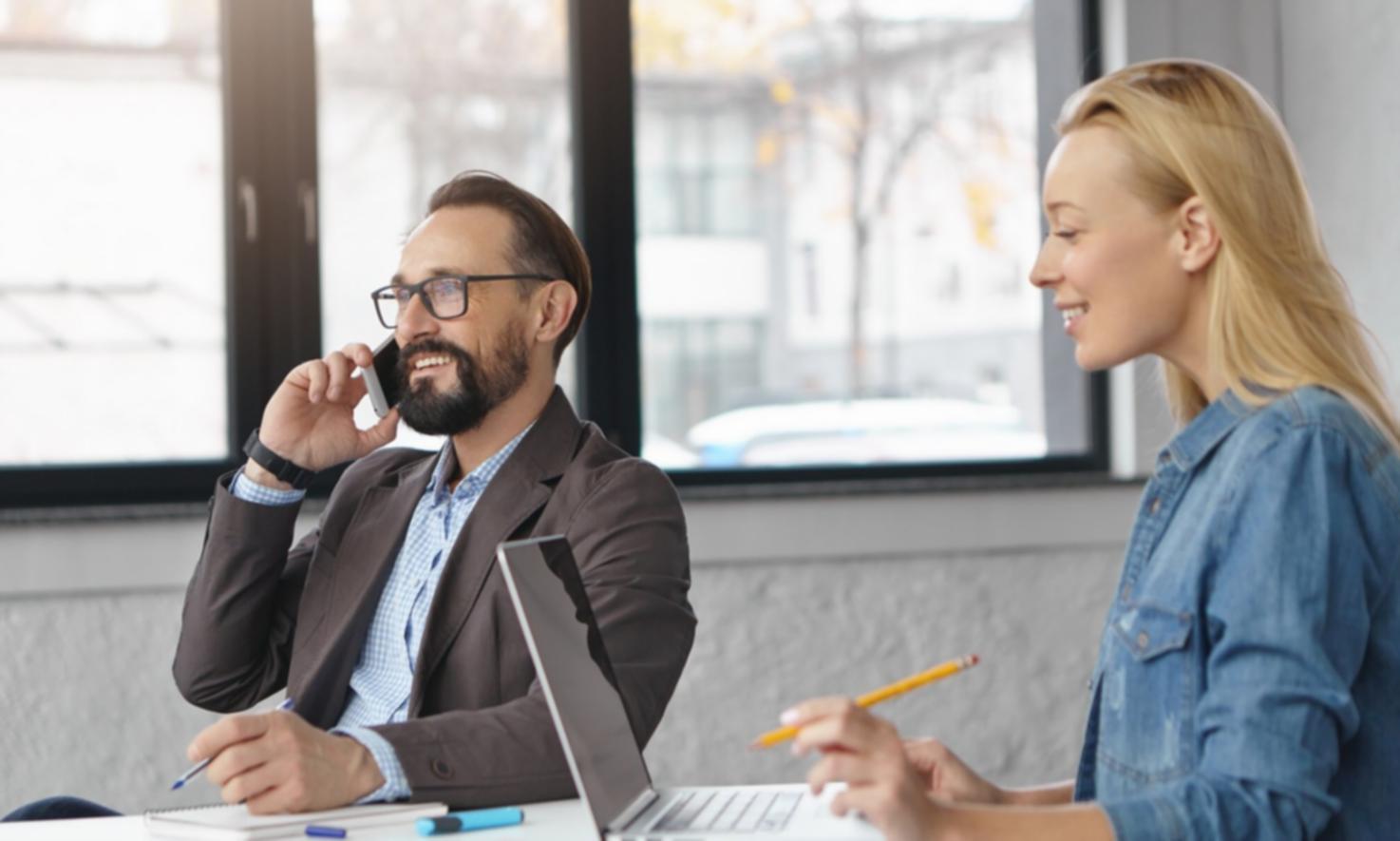 Visualisasi data trading dan analisis algoritma finansial