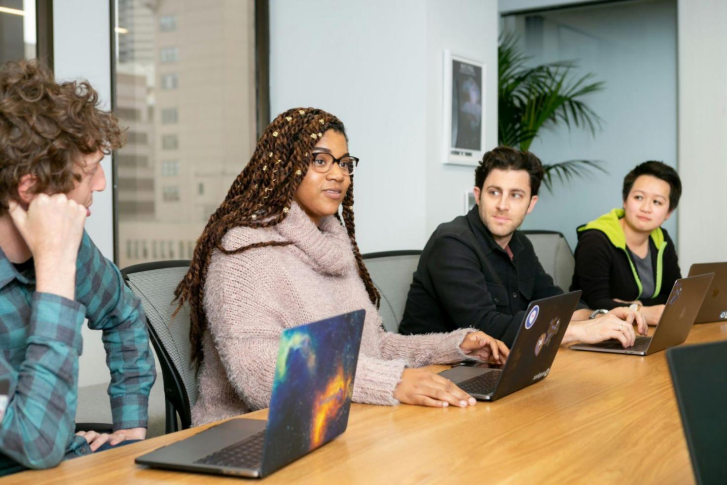 Proses debugging dan optimasi algoritma trading oleh mahasiswa